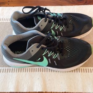 Women’s Nike Sneakers worn once! Size 9.5